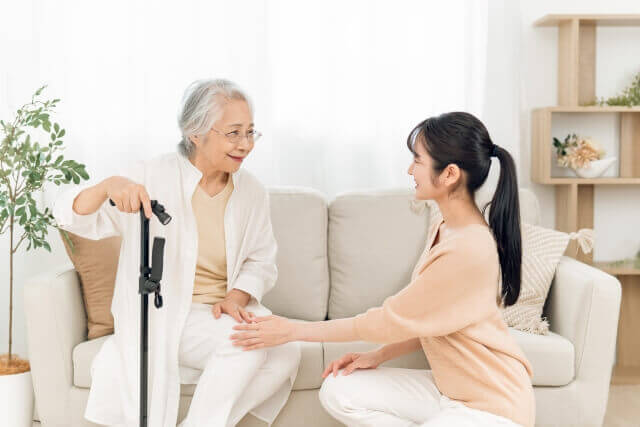 女性介護士